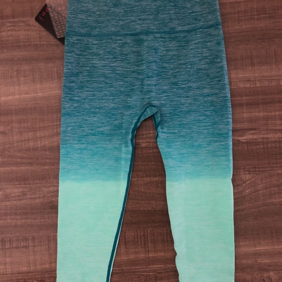 *BRAND NEW* TEAL TURQUOISE CAPRI WORKOUT LEGGINGS - Picture 3 of 6